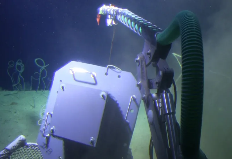 DROP researchers successfully deploy a deep-sea ARMS at 396 feet using their submersible.