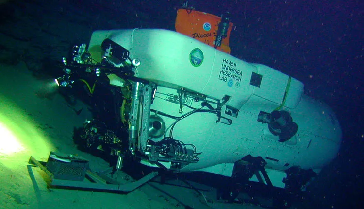 The Pisces IV submersible sits on a saddle near Kingman Reef in Hawaii.